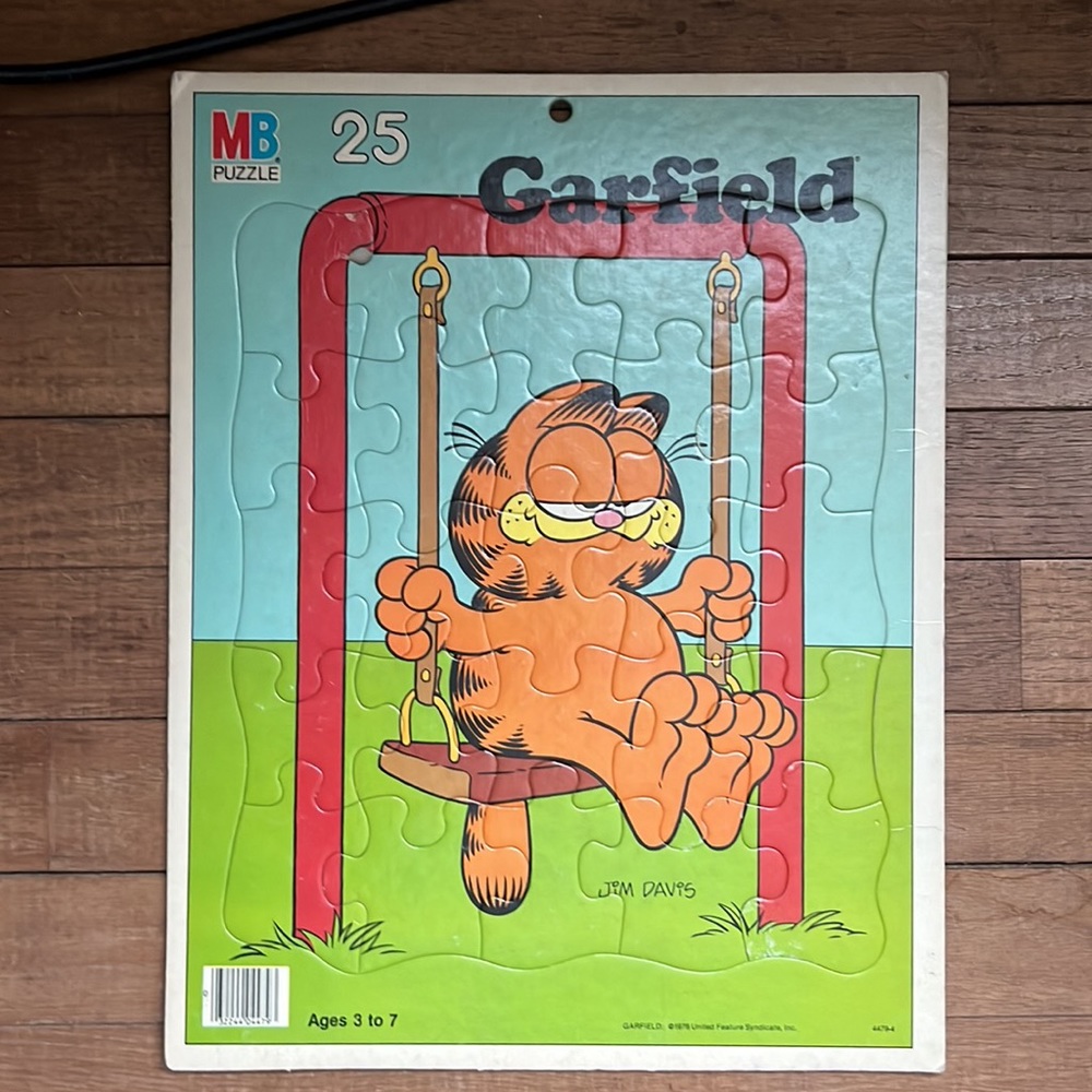 Garfield on swing puzzle 25 piece age 3-7, vintage